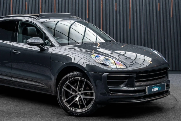 Vehicle Image 9