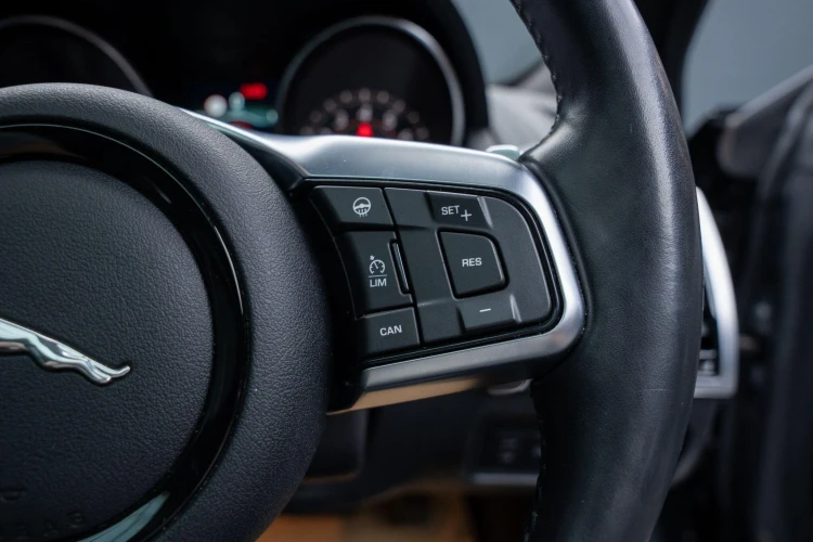 Vehicle Image 24