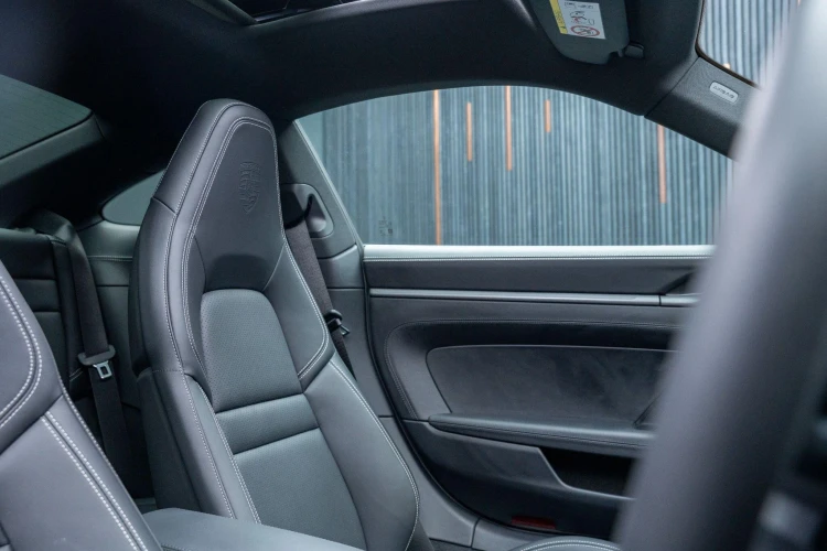 Vehicle Image 12