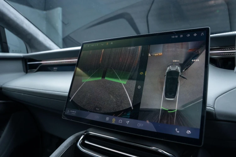 Vehicle Image 8