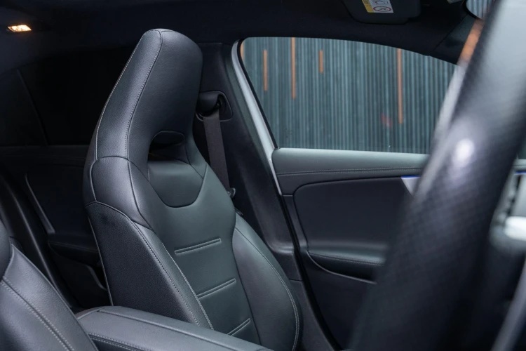 Vehicle Image 32