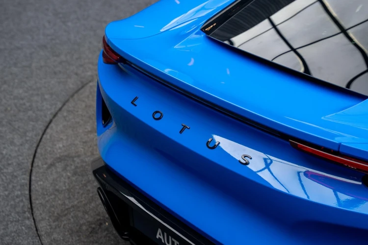 Vehicle Image 25
