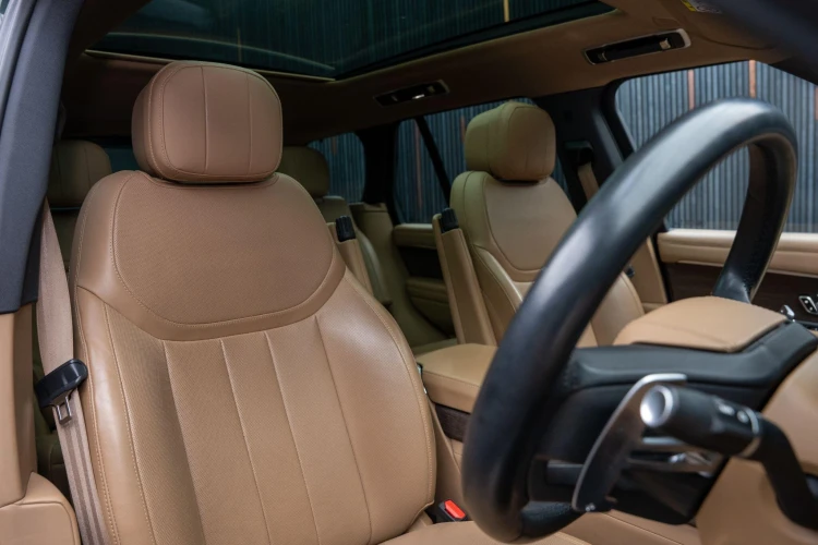 Vehicle Image 12