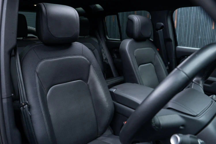 Vehicle Image 12