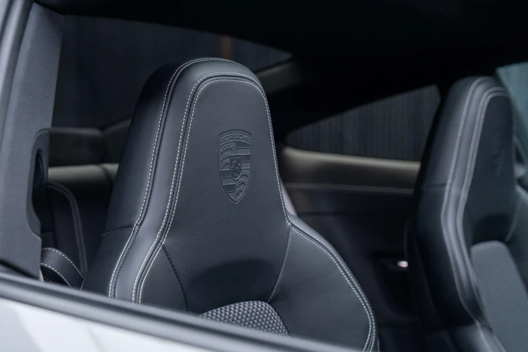 Vehicle Image 32