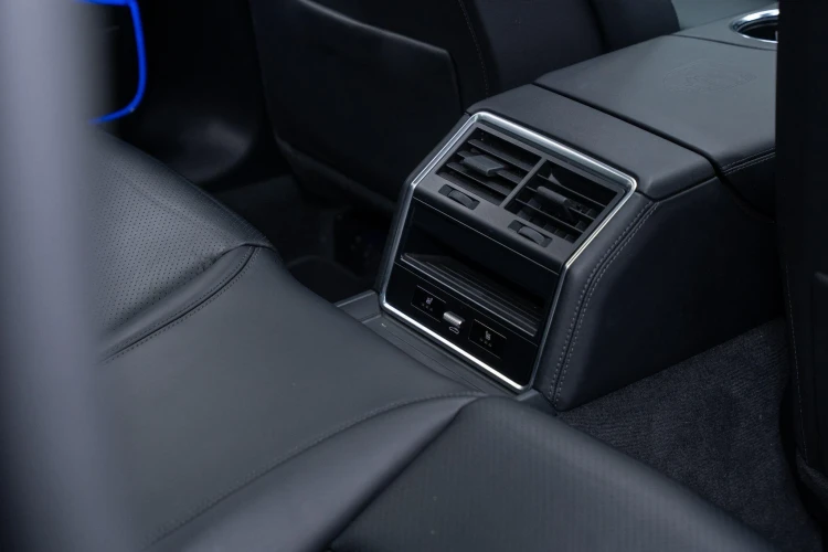 Vehicle Image 37
