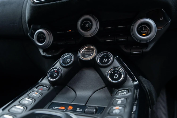 Vehicle Image 10