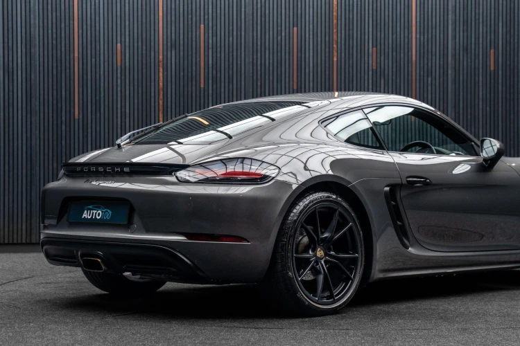 Vehicle Image 21