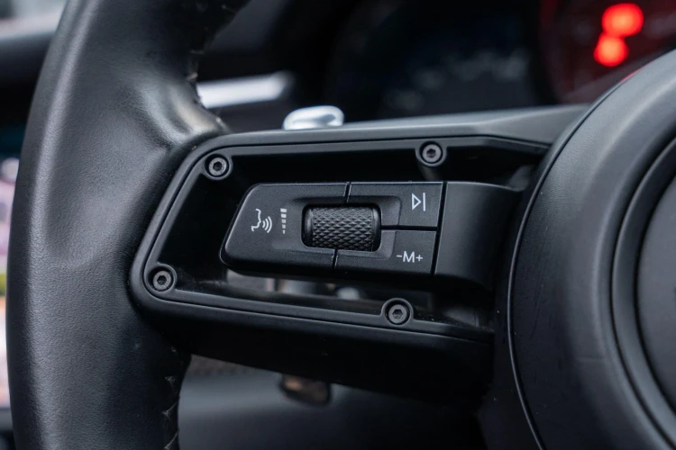 Vehicle Image 32