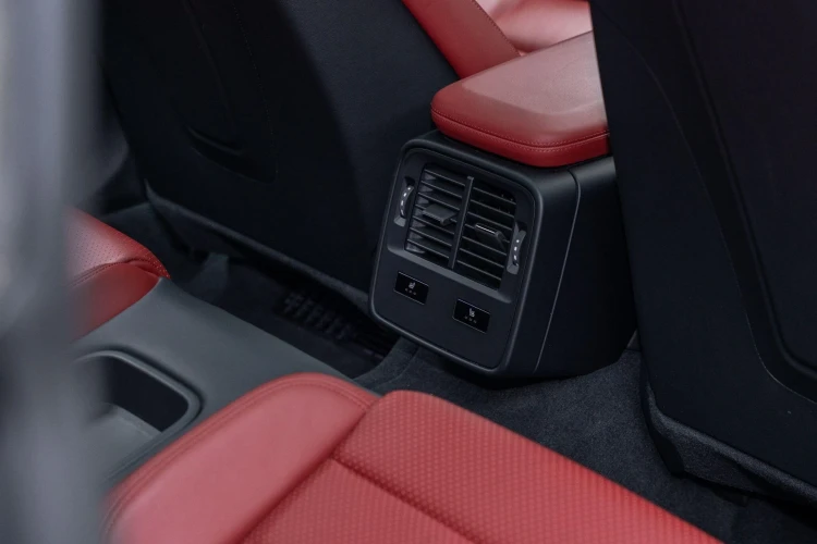 Vehicle Image 36