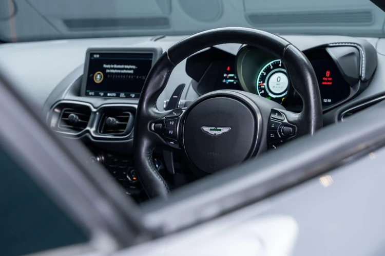 Vehicle Image 32