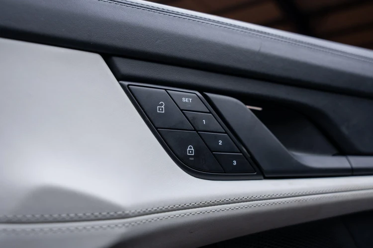 Vehicle Image 30
