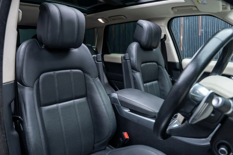 Vehicle Image 12