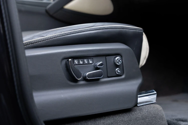 Vehicle Image 30