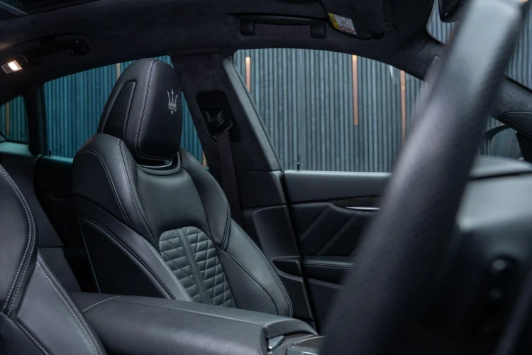 Vehicle Image 12