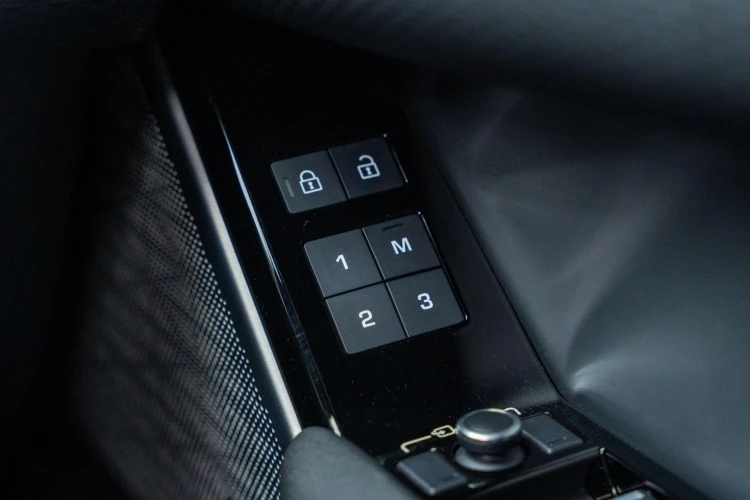Vehicle Image 30