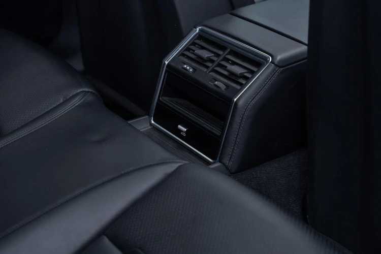 Vehicle Image 36