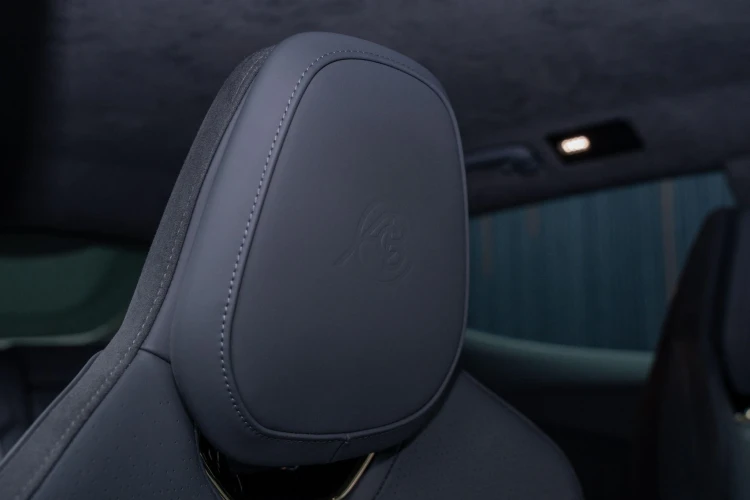 Vehicle Image 32