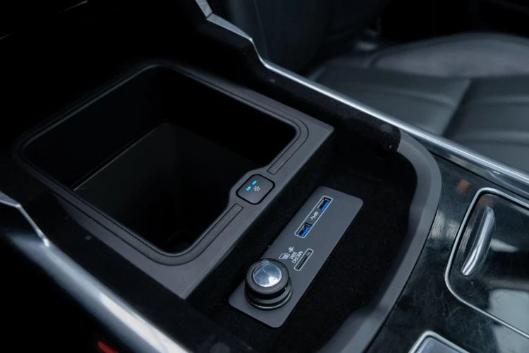 Vehicle Image 10