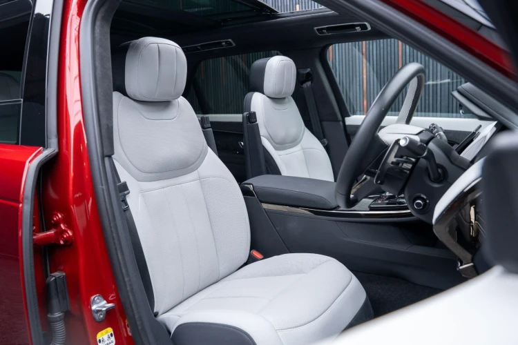 Vehicle Image 12