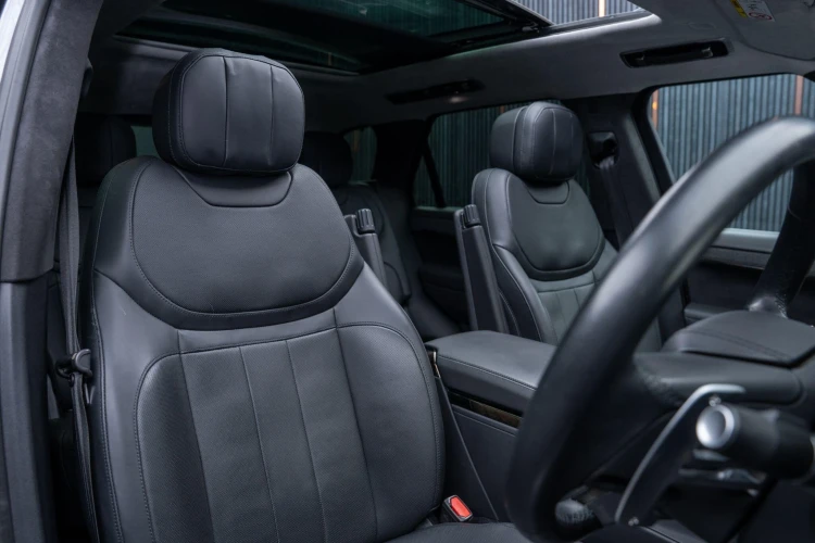 Vehicle Image 12
