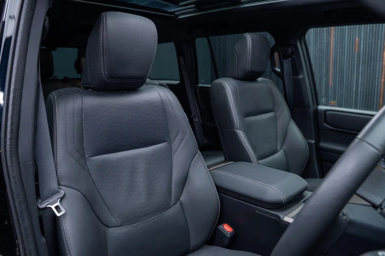 Vehicle Image 12