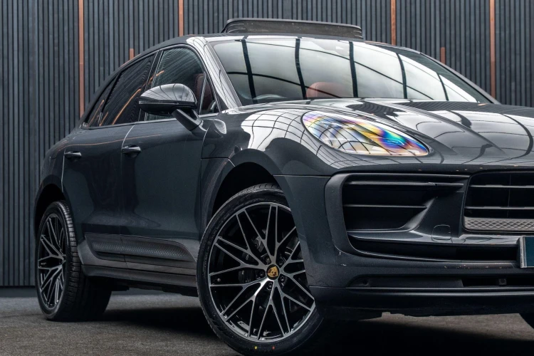Vehicle Image 7