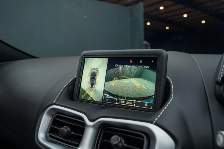 Vehicle Image 6