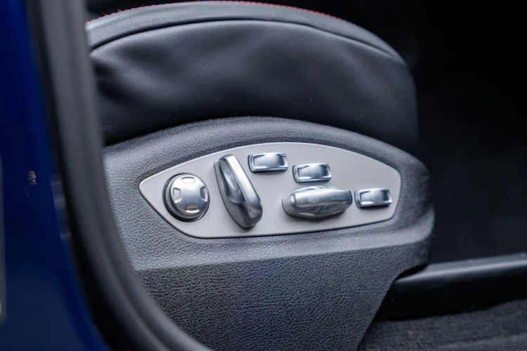 Vehicle Image 33