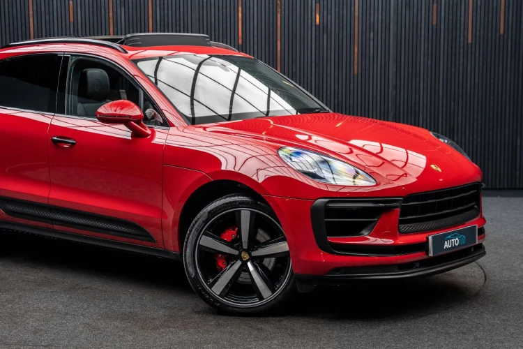 Vehicle Image 9