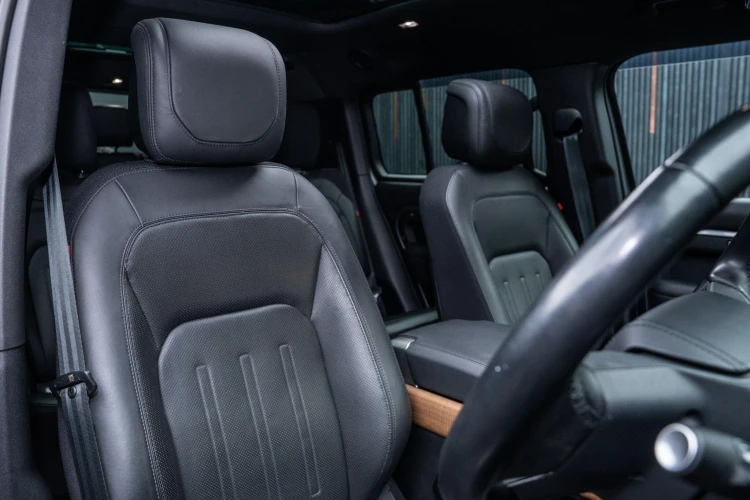 Vehicle Image 12