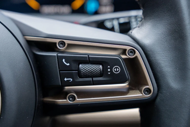 Vehicle Image 30