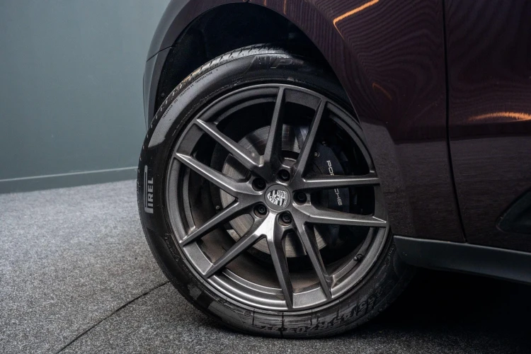 Vehicle Image 13