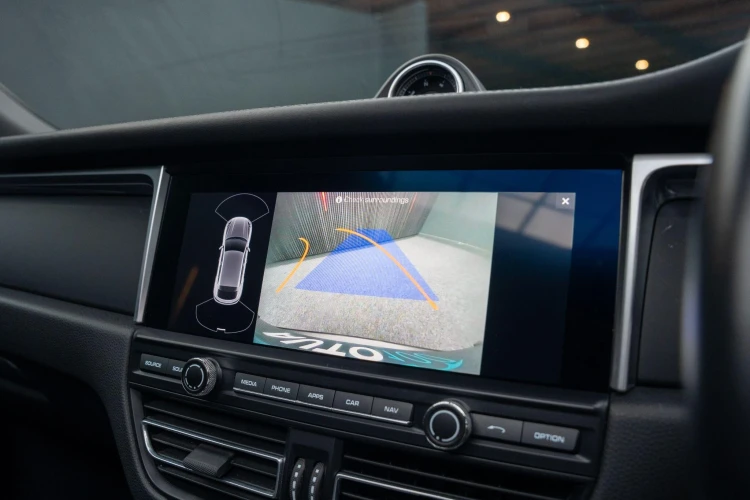 Vehicle Image 6