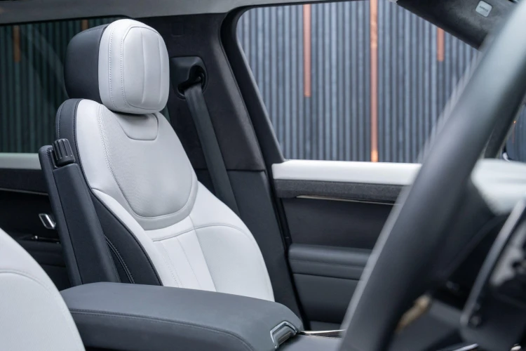 Vehicle Image 30