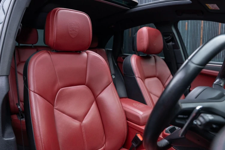 Vehicle Image 12