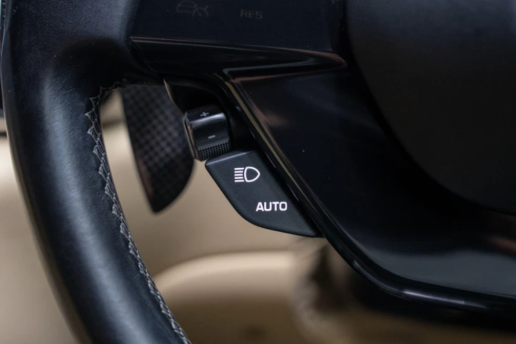 Vehicle Image 32