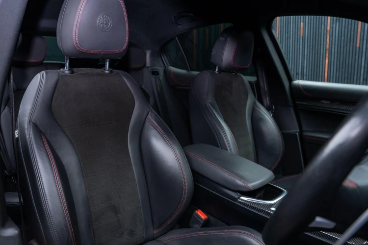 Vehicle Image 12