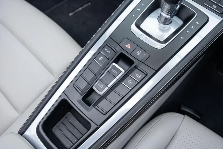 Vehicle Image 16