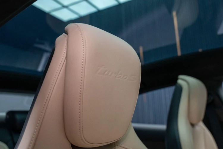 Vehicle Image 38