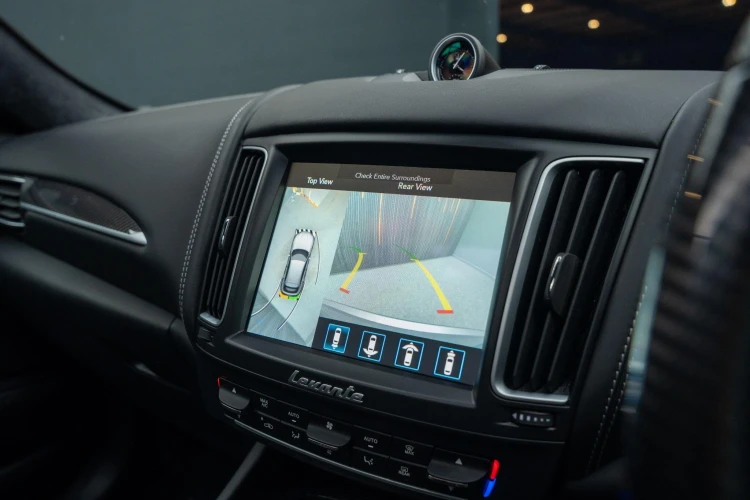 Vehicle Image 8