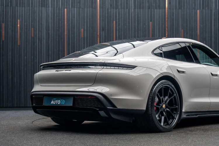 Vehicle Image 21
