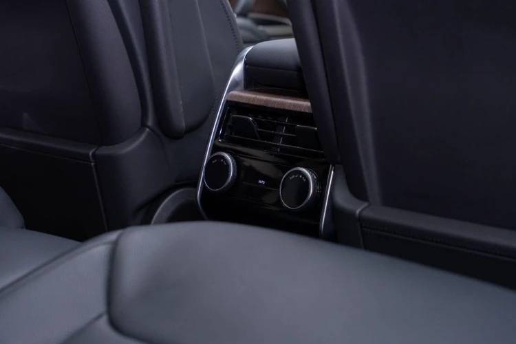 Vehicle Image 36
