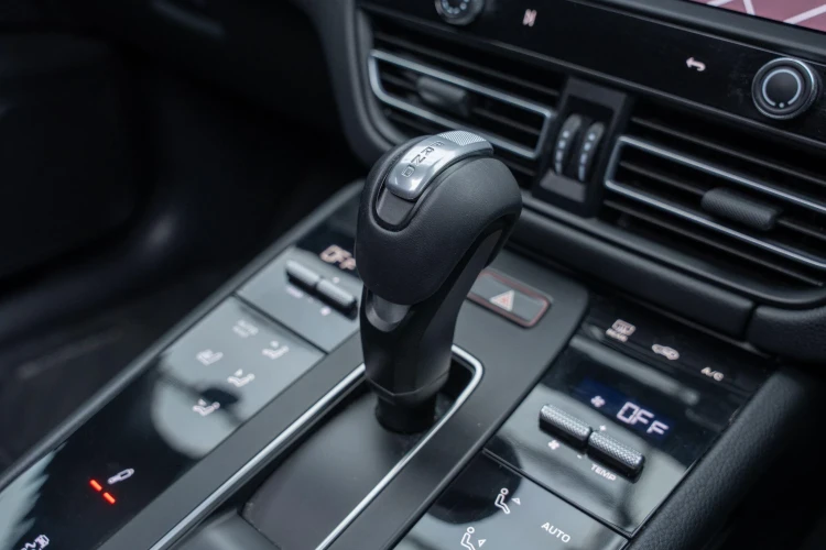 Vehicle Image 35