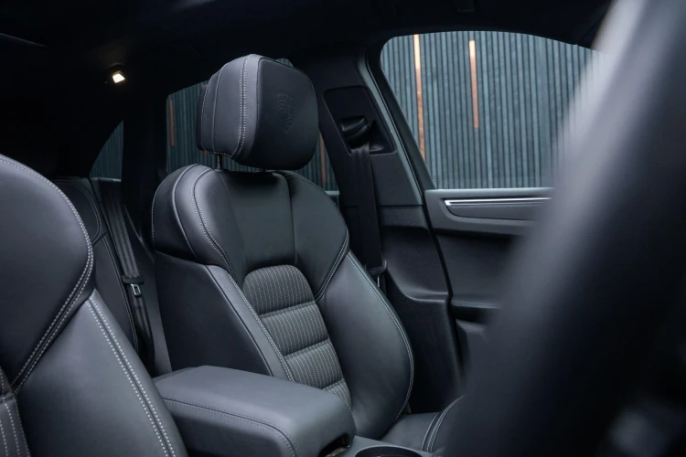 Vehicle Image 37