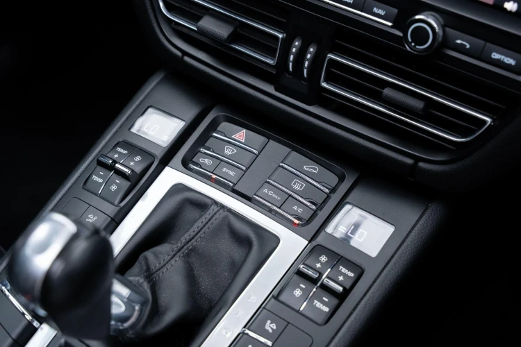 Vehicle Image 30