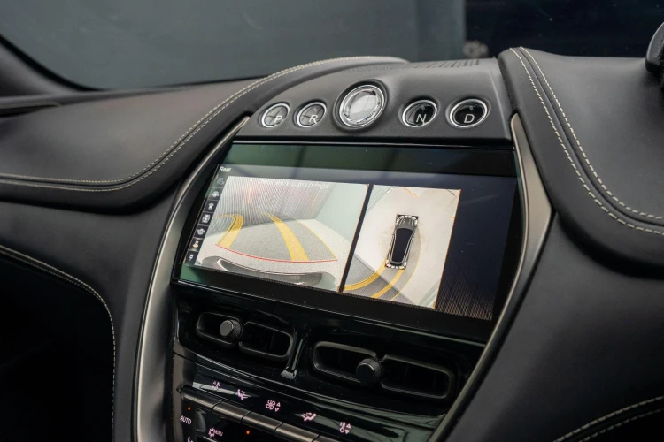 Vehicle Image 6