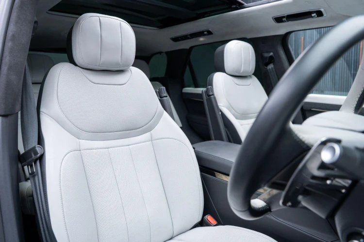 Vehicle Image 12