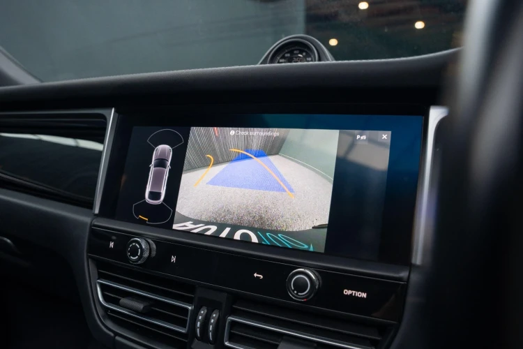 Vehicle Image 10