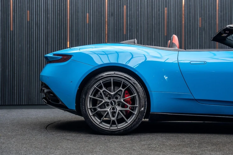 Vehicle Image 21